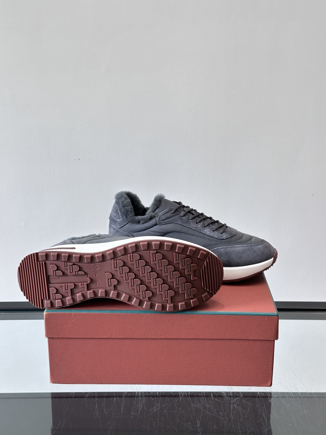 Loro Piana小众诺优翩雅经典款慢跑鞋，加绒内里。情侣款系带休闲鞋运动鞋，高品质轻便舒适面料，户外