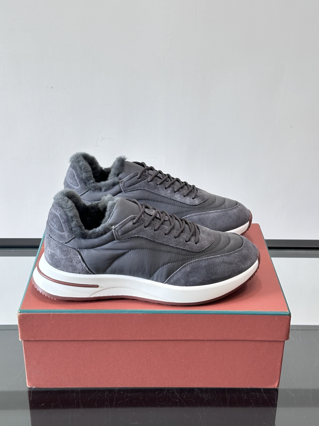 Loro Piana小众诺优翩雅经典款慢跑鞋，加绒内里。情侣款系带休闲鞋运动鞋，高品质轻便舒适面料，户外