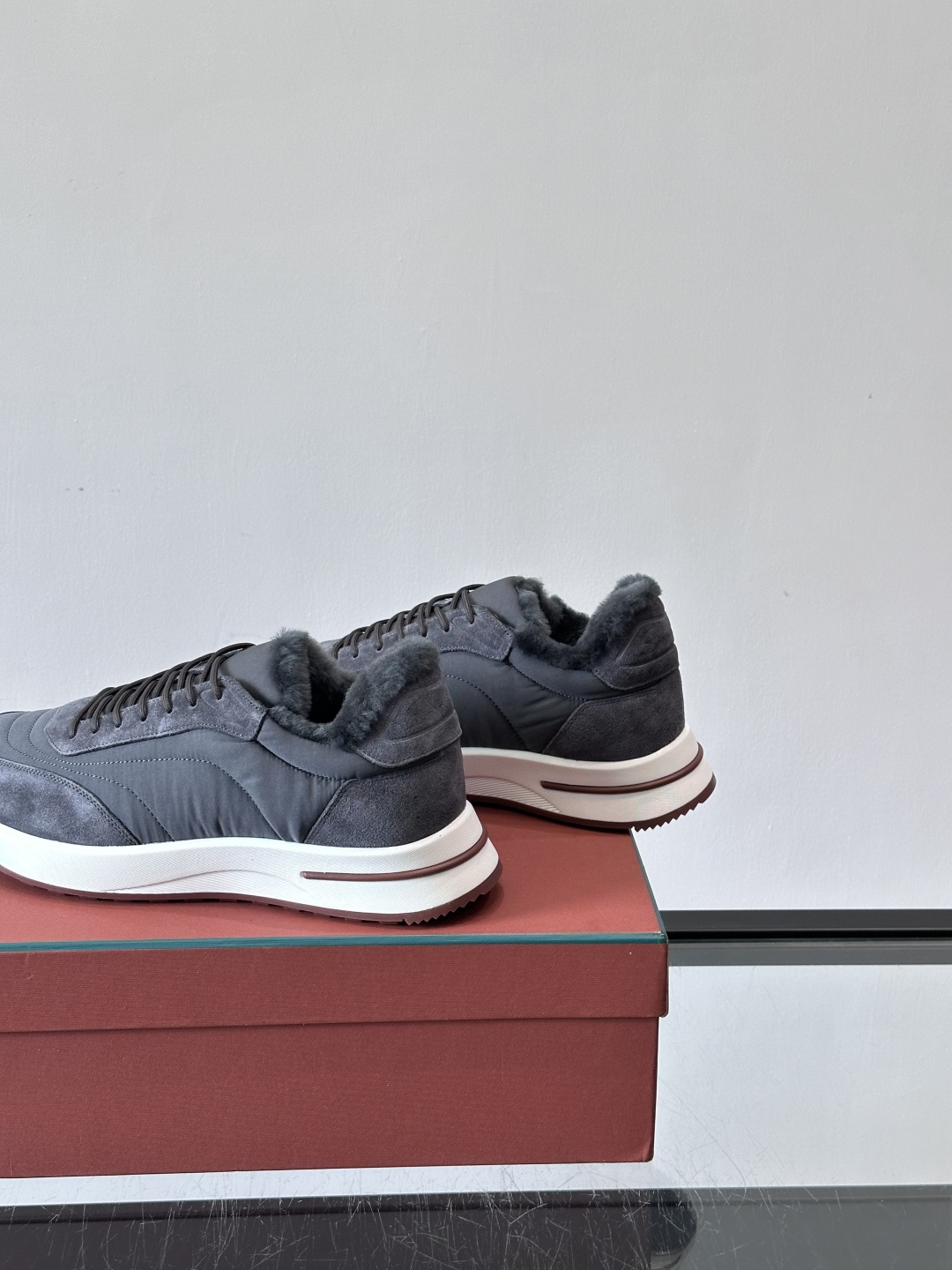 Loro Piana小众诺优翩雅经典款慢跑鞋，加绒内里。情侣款系带休闲鞋运动鞋，高品质轻便舒适面料，户外