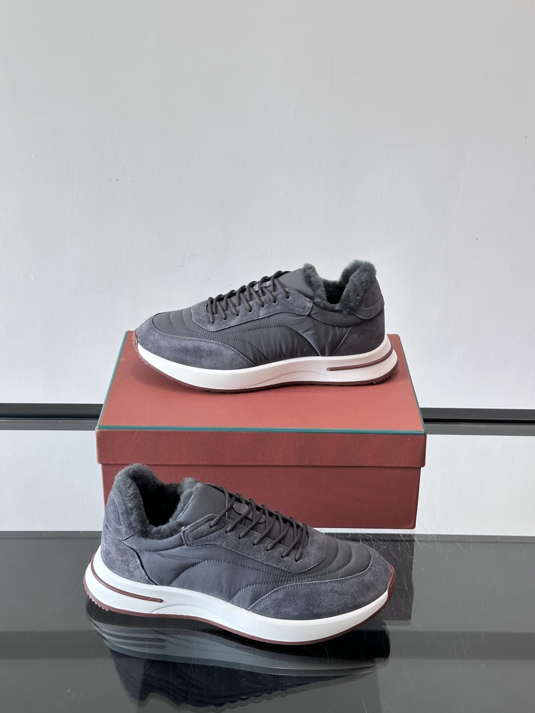 Loro Piana小众诺优翩雅经典款慢跑鞋，加绒内里。情侣款系带休闲鞋运动鞋，高品质轻便舒适面料，户外