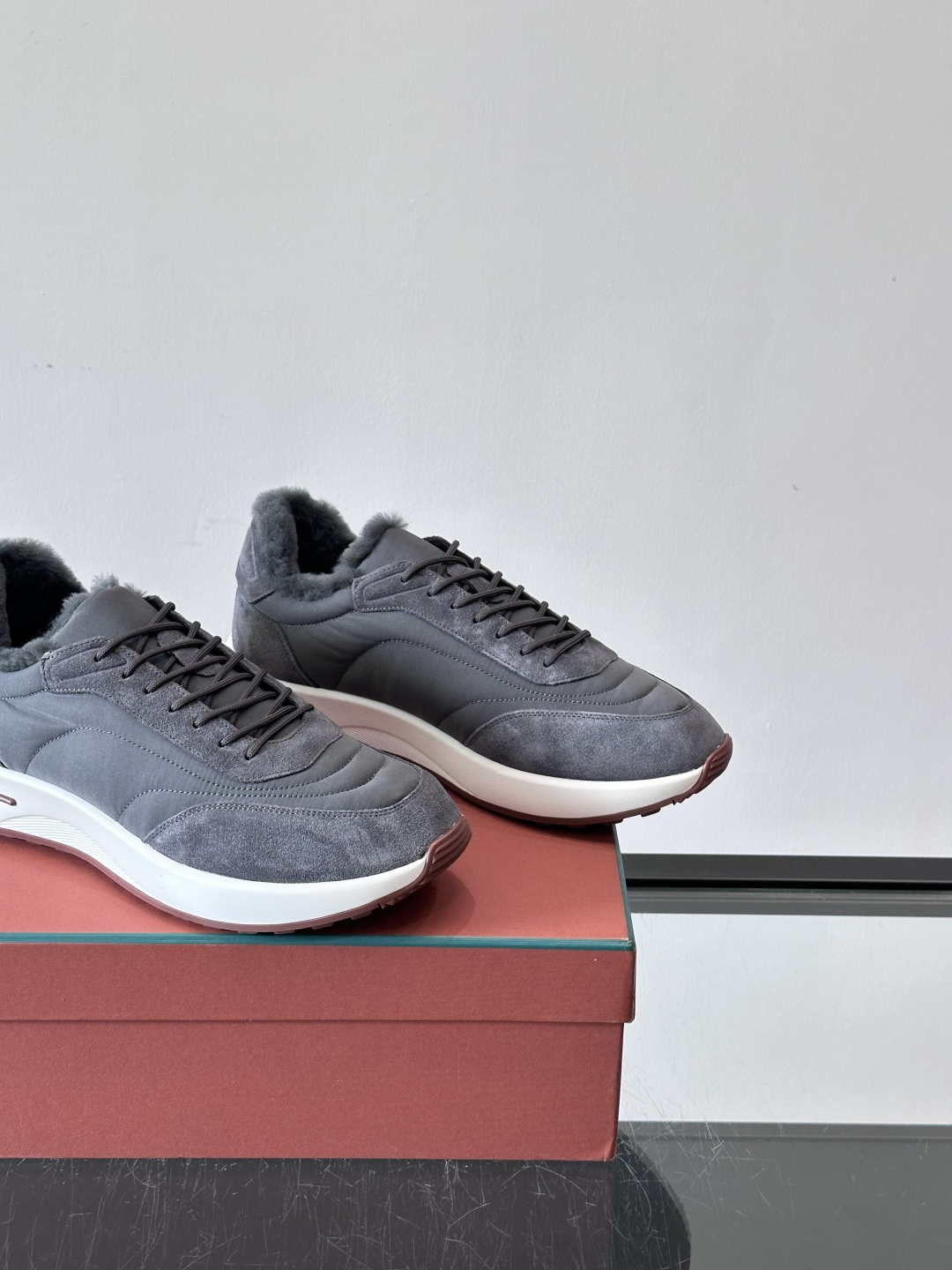 Loro Piana小众诺优翩雅经典款慢跑鞋，加绒内里。情侣款系带休闲鞋运动鞋，高品质轻便舒适面料，户外