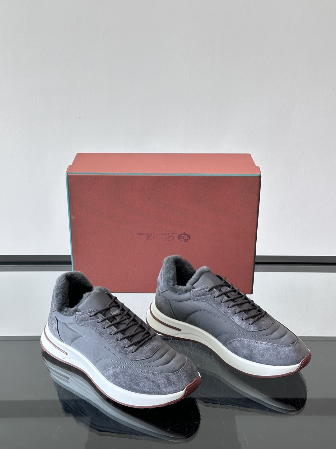 Loro Piana小众诺优翩雅经典款慢跑鞋，加绒内里。情侣款系带休闲鞋运动鞋，高品质轻便舒适面料，户外