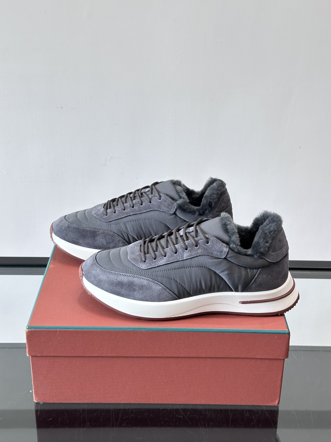 Loro Piana小众诺优翩雅经典款慢跑鞋，加绒内里。情侣款系带休闲鞋运动鞋，高品质轻便舒适面料，户外