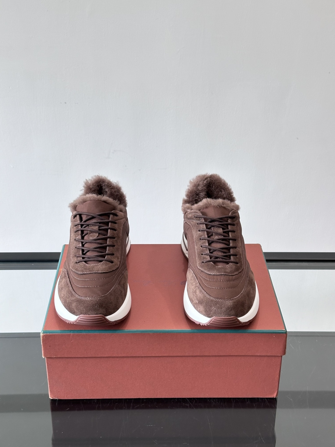 Loro Piana小众诺优翩雅经典款慢跑鞋，加绒内里。情侣款系带休闲鞋运动鞋，高品质轻便舒适面料，户外