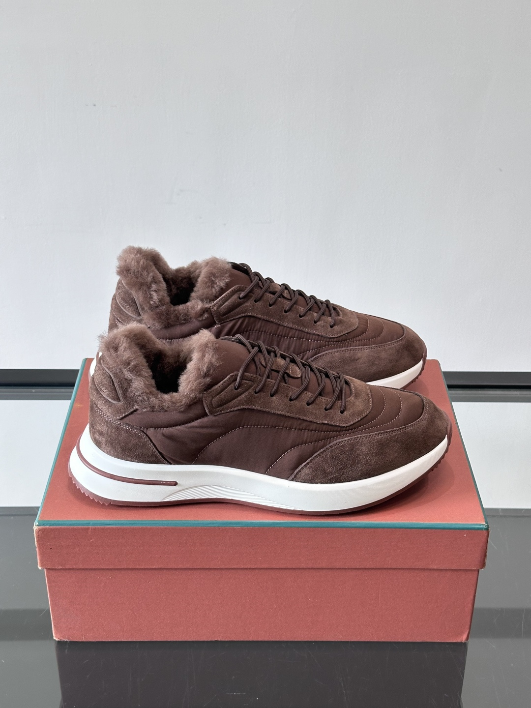 Loro Piana小众诺优翩雅经典款慢跑鞋，加绒内里。情侣款系带休闲鞋运动鞋，高品质轻便舒适面料，户外