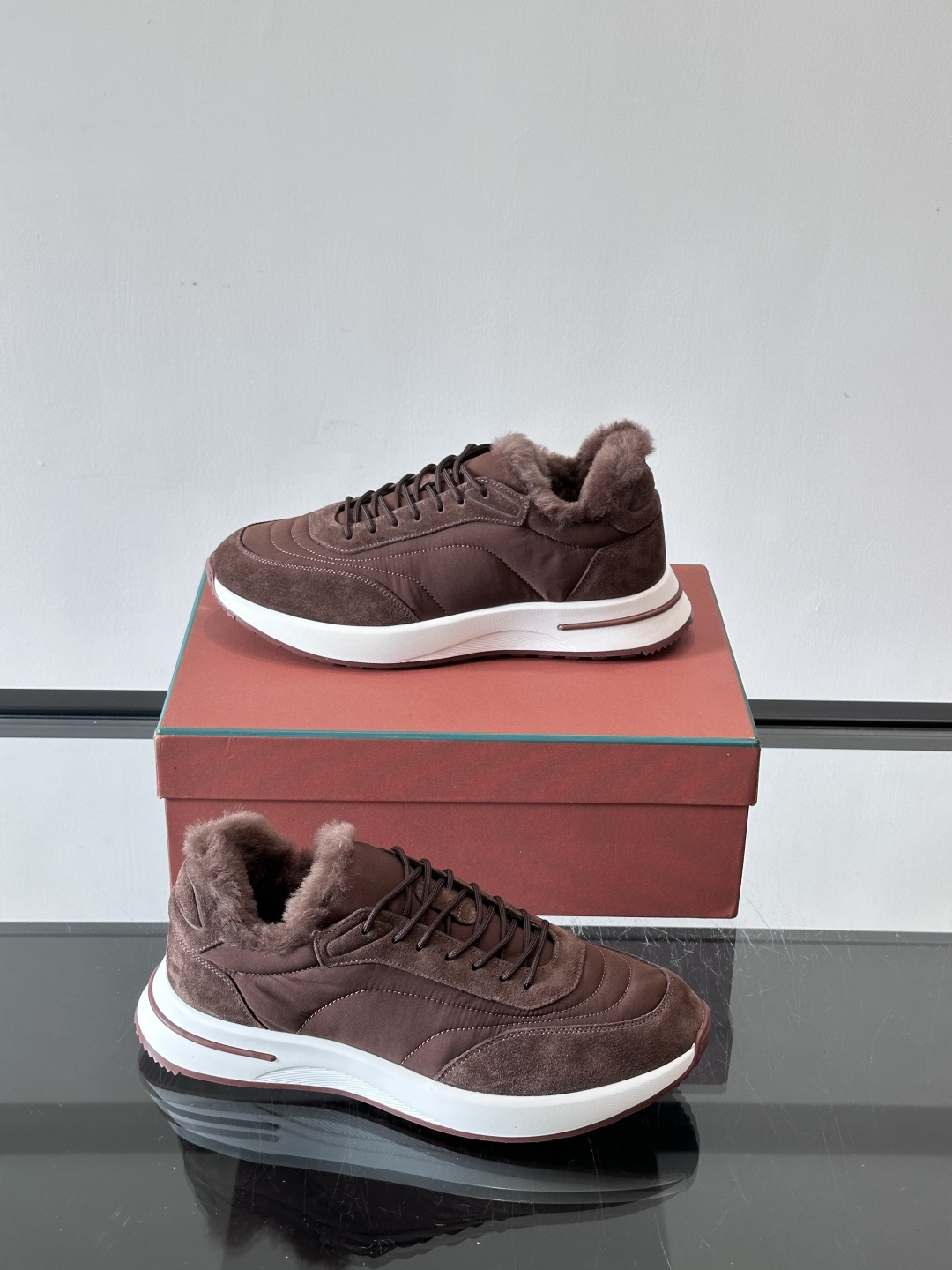 Loro Piana小众诺优翩雅经典款慢跑鞋，加绒内里。情侣款系带休闲鞋运动鞋，高品质轻便舒适面料，户外