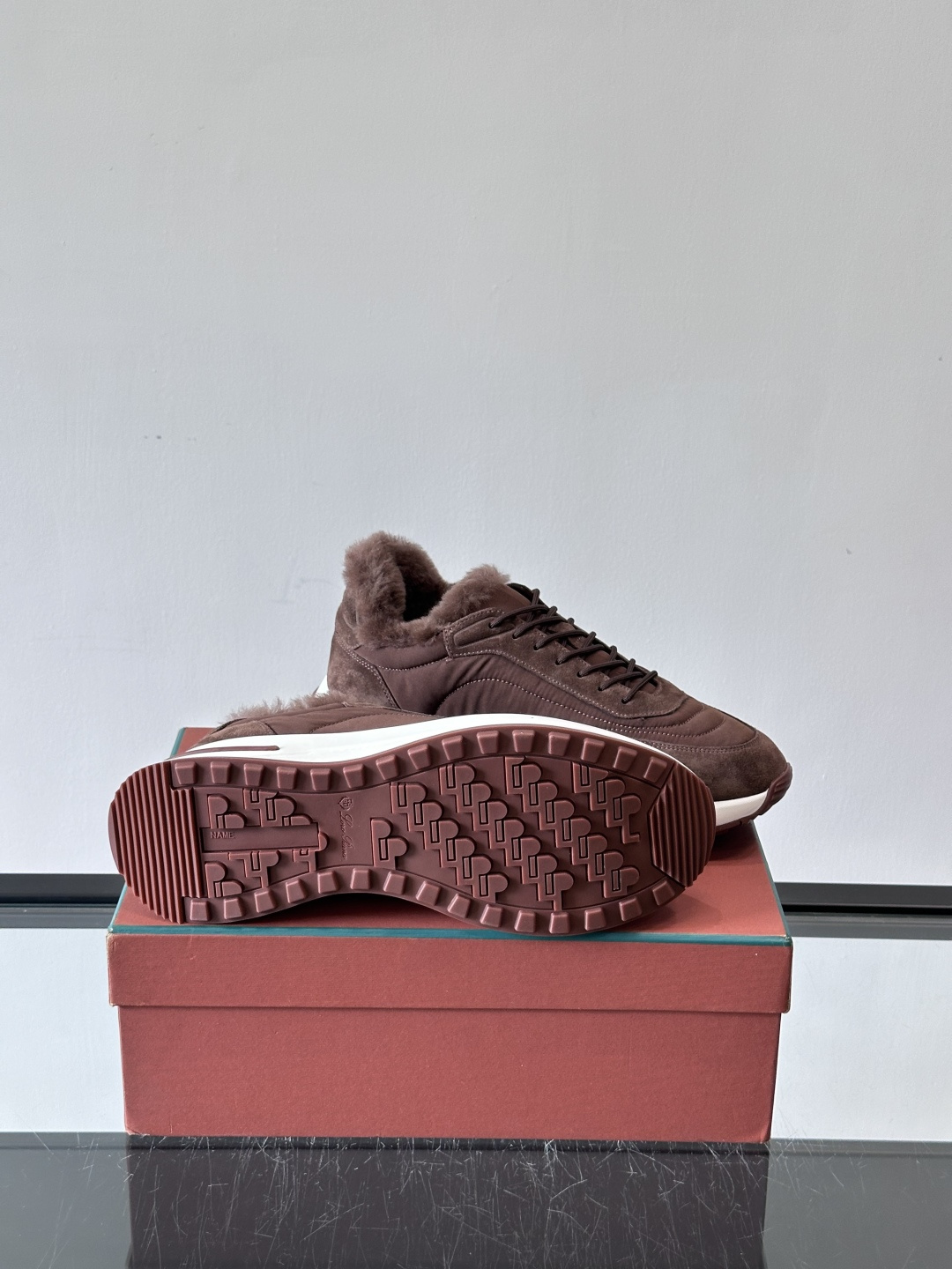 Loro Piana小众诺优翩雅经典款慢跑鞋，加绒内里。情侣款系带休闲鞋运动鞋，高品质轻便舒适面料，户外