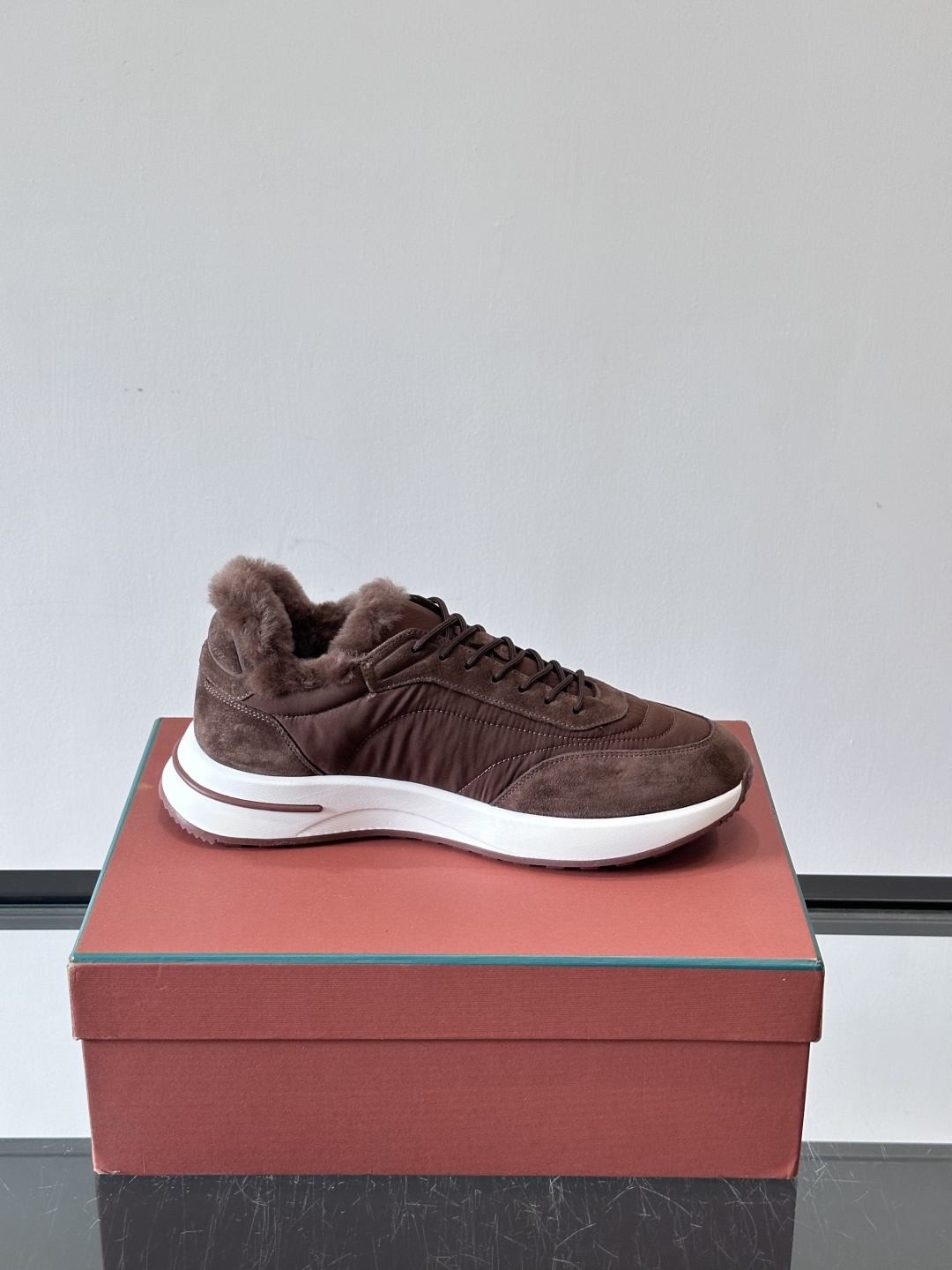 Loro Piana小众诺优翩雅经典款慢跑鞋，加绒内里。情侣款系带休闲鞋运动鞋，高品质轻便舒适面料，户外