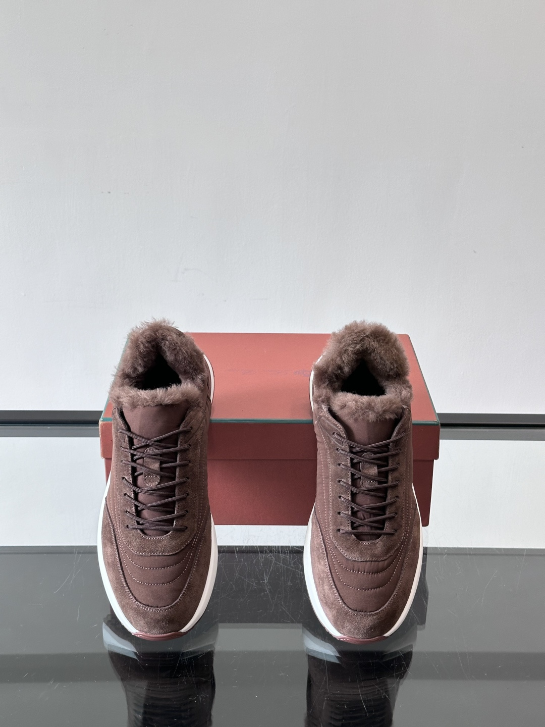 Loro Piana小众诺优翩雅经典款慢跑鞋，加绒内里。情侣款系带休闲鞋运动鞋，高品质轻便舒适面料，户外