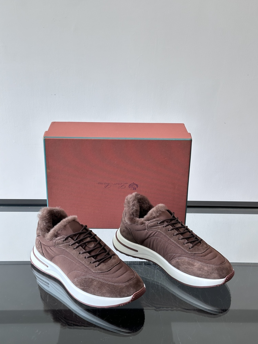 Loro Piana小众诺优翩雅经典款慢跑鞋，加绒内里。情侣款系带休闲鞋运动鞋，高品质轻便舒适面料，户外