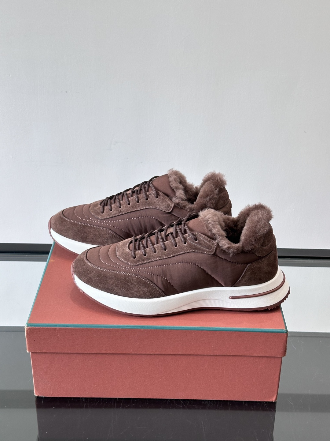 Loro Piana小众诺优翩雅经典款慢跑鞋，加绒内里。情侣款系带休闲鞋运动鞋，高品质轻便舒适面料，户外