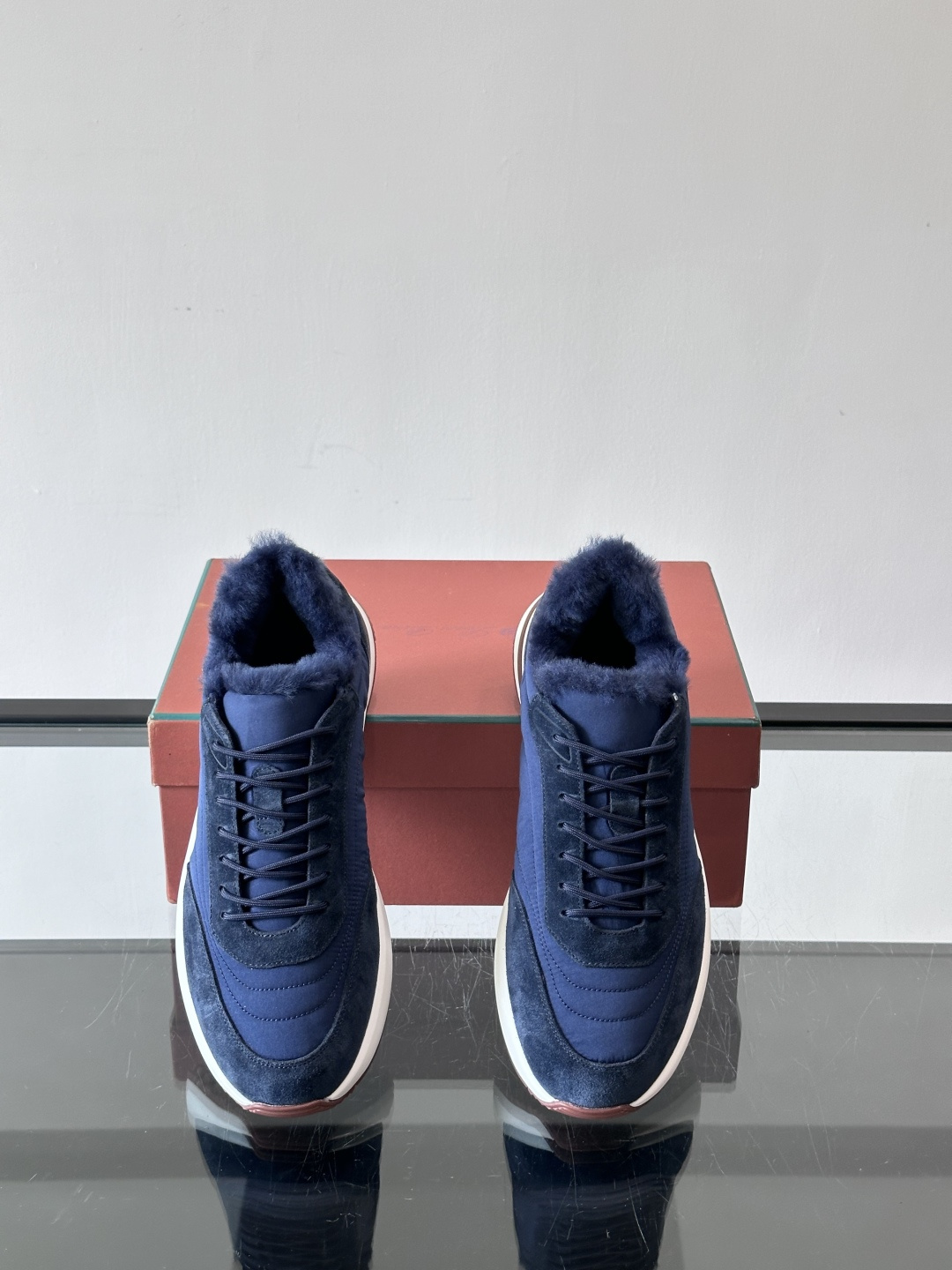 Loro Piana小众诺优翩雅经典款慢跑鞋，加绒内里。情侣款系带休闲鞋运动鞋，高品质轻便舒适面料，户外