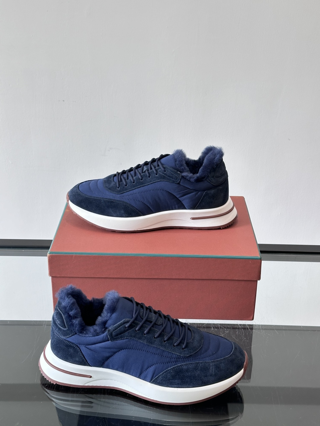 Loro Piana小众诺优翩雅经典款慢跑鞋，加绒内里。情侣款系带休闲鞋运动鞋，高品质轻便舒适面料，户外