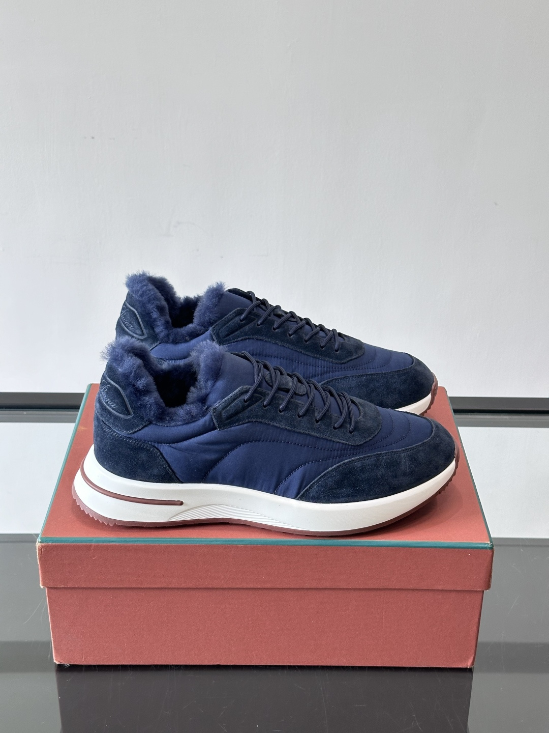 Loro Piana小众诺优翩雅经典款慢跑鞋，加绒内里。情侣款系带休闲鞋运动鞋，高品质轻便舒适面料，户外