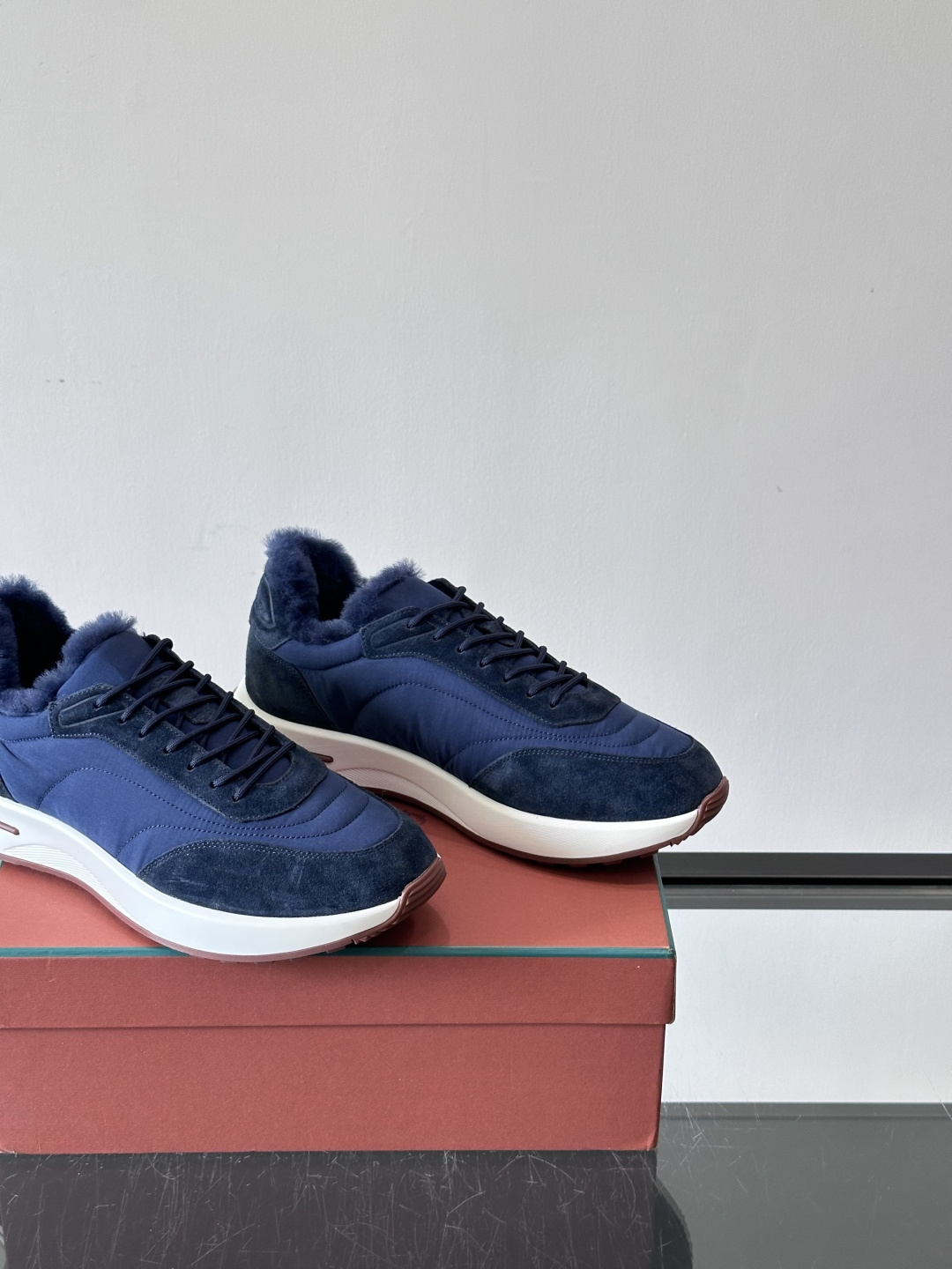 Loro Piana小众诺优翩雅经典款慢跑鞋，加绒内里。情侣款系带休闲鞋运动鞋，高品质轻便舒适面料，户外