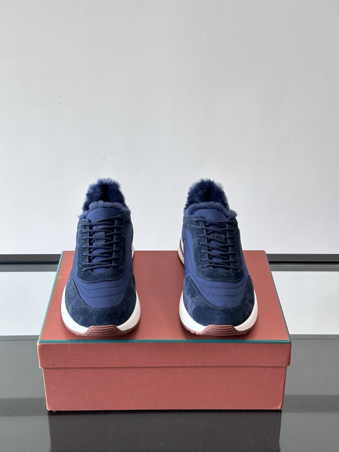 Loro Piana小众诺优翩雅经典款慢跑鞋，加绒内里。情侣款系带休闲鞋运动鞋，高品质轻便舒适面料，户外