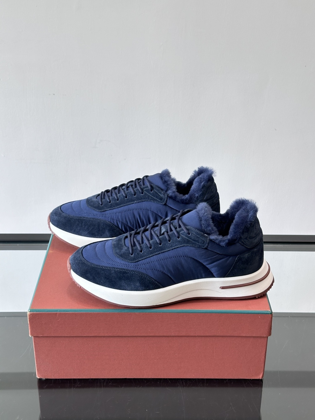 Loro Piana小众诺优翩雅经典款慢跑鞋，加绒内里。情侣款系带休闲鞋运动鞋，高品质轻便舒适面料，户外