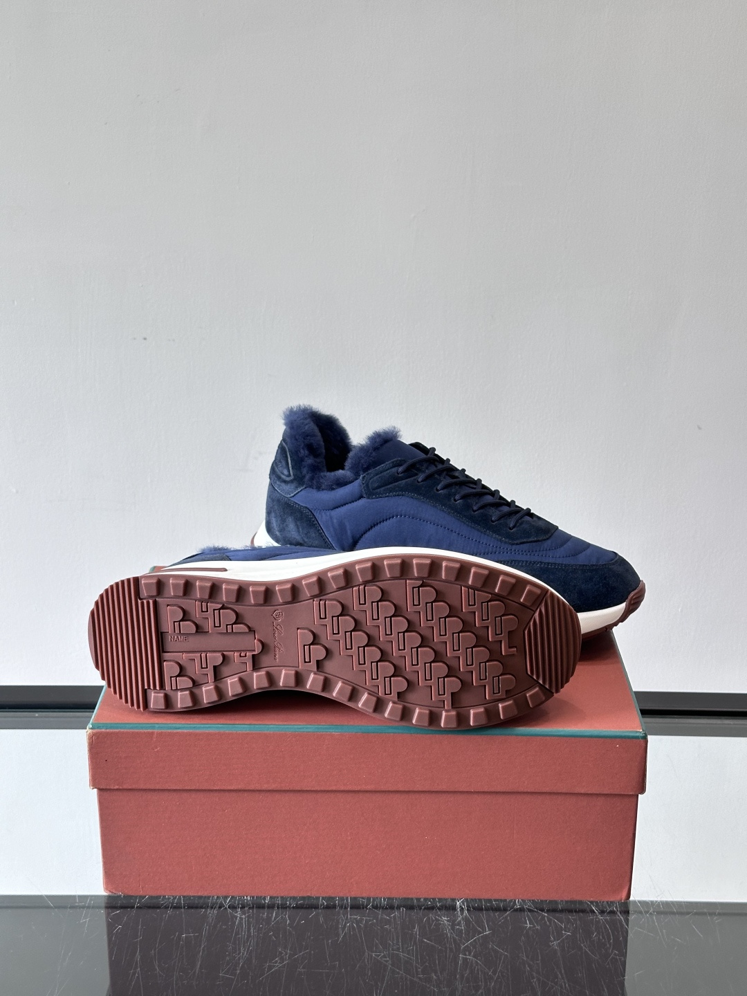 Loro Piana小众诺优翩雅经典款慢跑鞋，加绒内里。情侣款系带休闲鞋运动鞋，高品质轻便舒适面料，户外