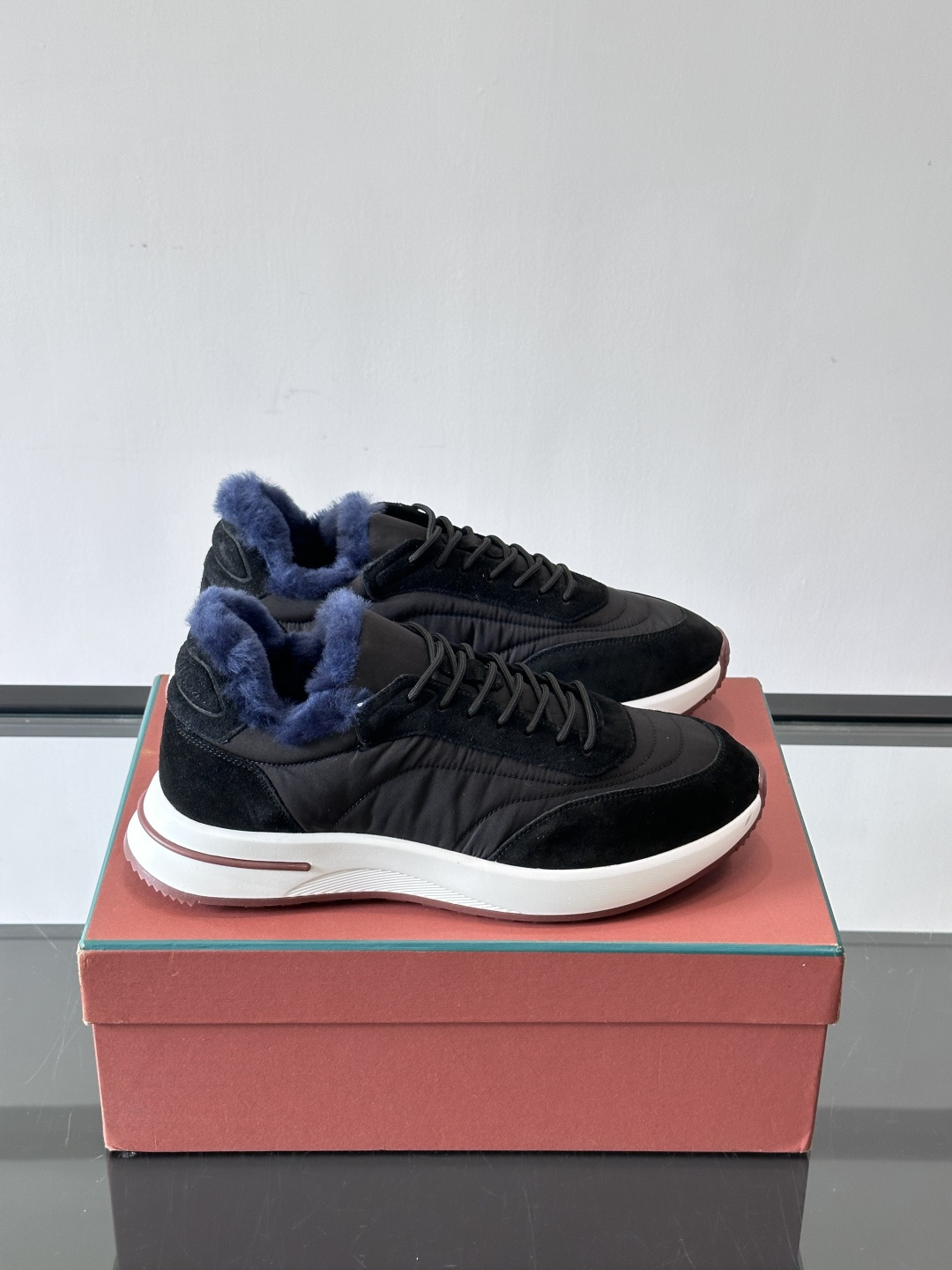 Loro Piana小众诺优翩雅经典款慢跑鞋，加绒内里。情侣款系带休闲鞋运动鞋，高品质轻便舒适面料，户外