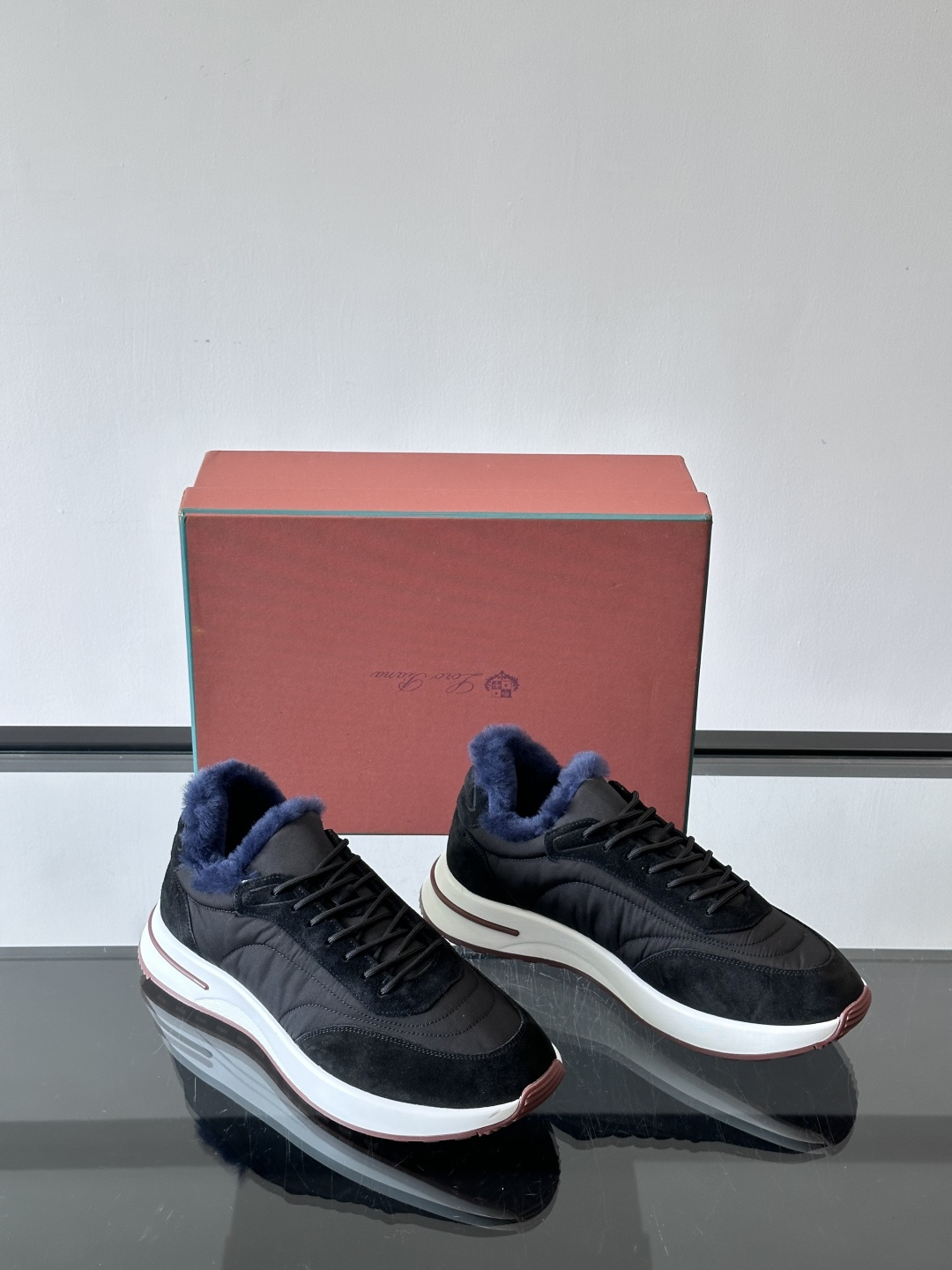 Loro Piana小众诺优翩雅经典款慢跑鞋，加绒内里。情侣款系带休闲鞋运动鞋，高品质轻便舒适面料，户外