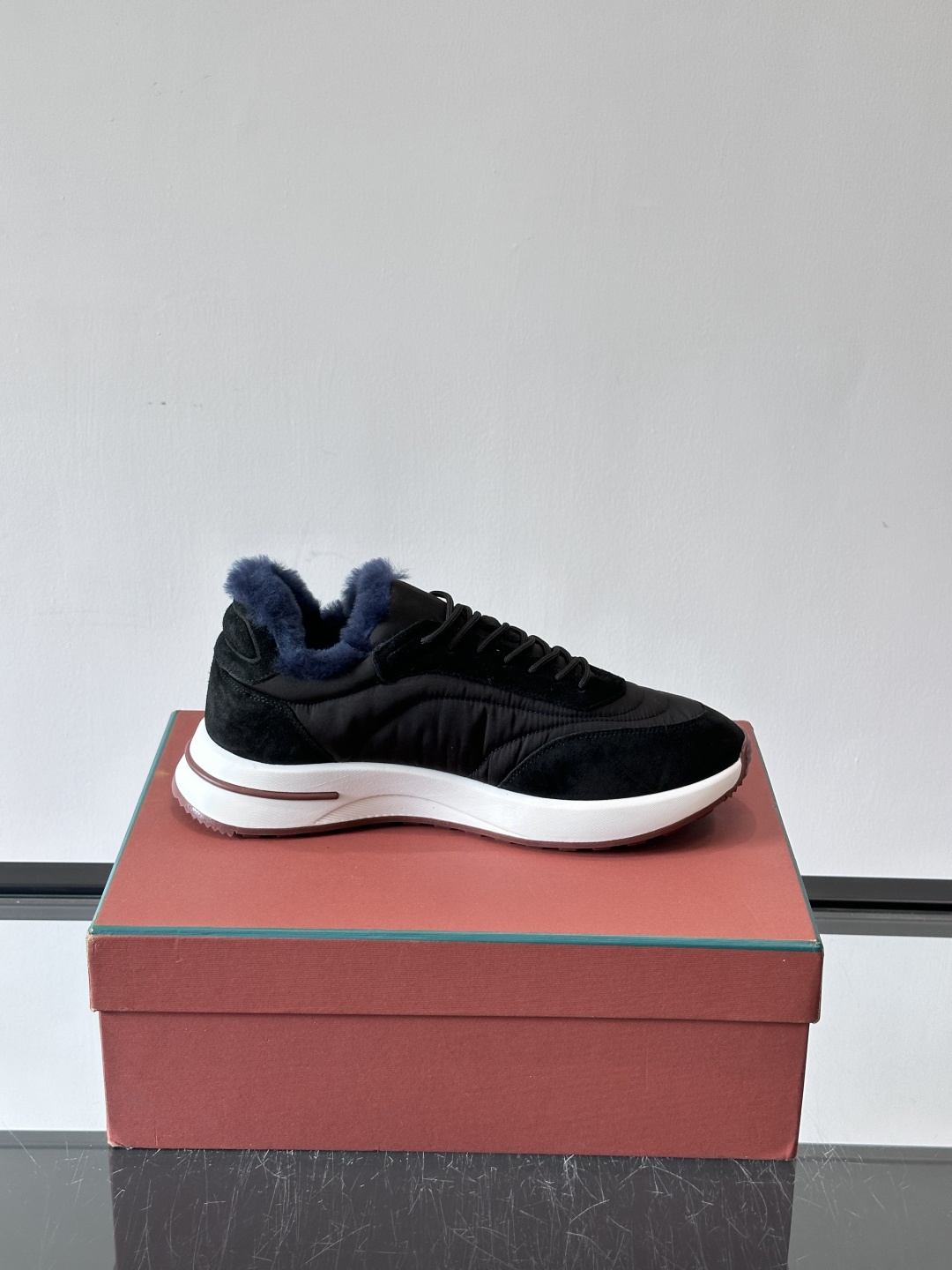 Loro Piana小众诺优翩雅经典款慢跑鞋，加绒内里。情侣款系带休闲鞋运动鞋，高品质轻便舒适面料，户外