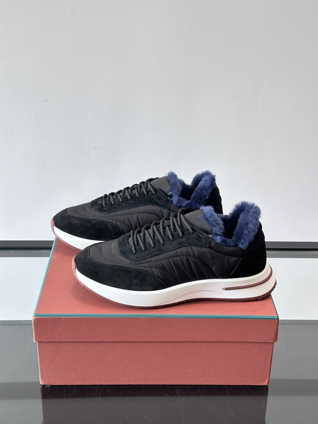 Loro Piana小众诺优翩雅经典款慢跑鞋，加绒内里。情侣款系带休闲鞋运动鞋，高品质轻便舒适面料，户外