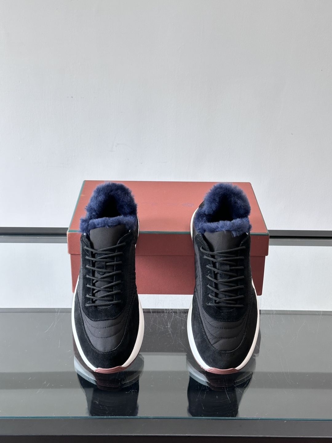 Loro Piana小众诺优翩雅经典款慢跑鞋，加绒内里。情侣款系带休闲鞋运动鞋，高品质轻便舒适面料，户外