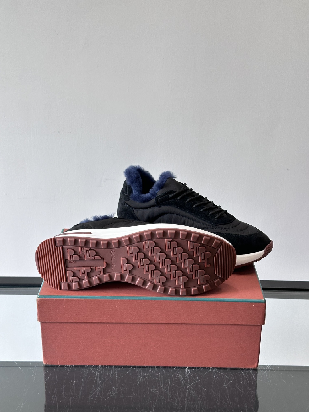 Loro Piana小众诺优翩雅经典款慢跑鞋，加绒内里。情侣款系带休闲鞋运动鞋，高品质轻便舒适面料，户外