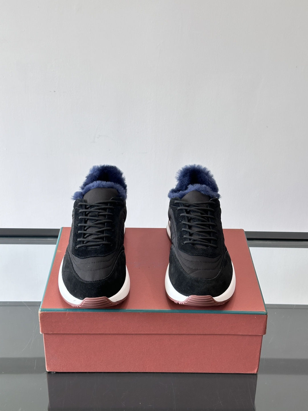 Loro Piana小众诺优翩雅经典款慢跑鞋，加绒内里。情侣款系带休闲鞋运动鞋，高品质轻便舒适面料，户外