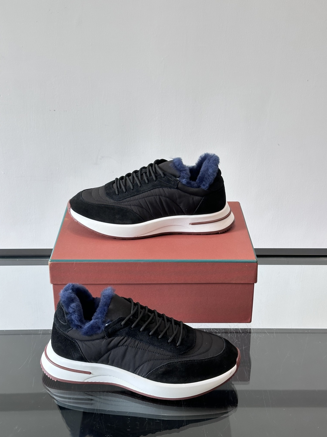 Loro Piana小众诺优翩雅经典款慢跑鞋，加绒内里。情侣款系带休闲鞋运动鞋，高品质轻便舒适面料，户外