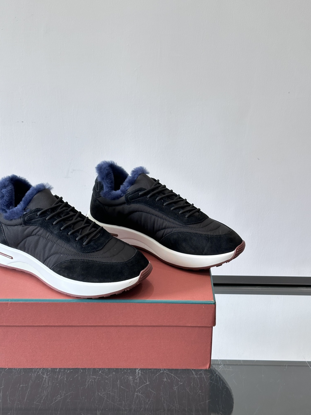 Loro Piana小众诺优翩雅经典款慢跑鞋，加绒内里。情侣款系带休闲鞋运动鞋，高品质轻便舒适面料，户外