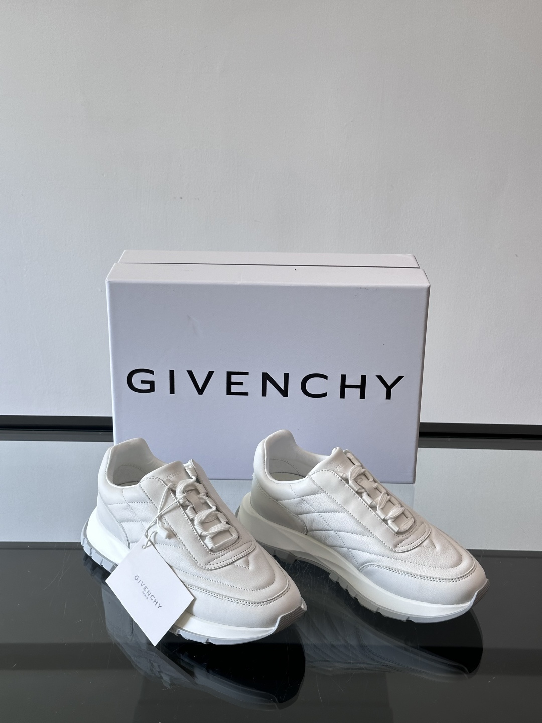 GIVENCH*纪梵希全新系列男鞋通体牛皮设计 易打理✅鞋带才用弹力设计 易穿着✅脚感好✅ 超轻盈✅包裹