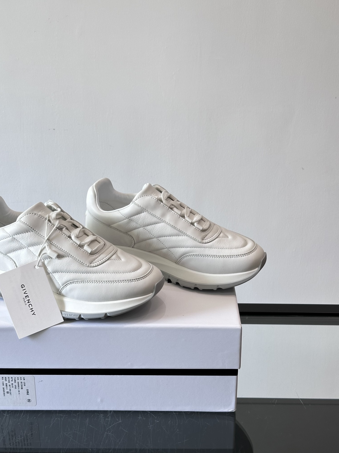 GIVENCH*纪梵希全新系列男鞋通体牛皮设计 易打理✅鞋带才用弹力设计 易穿着✅脚感好✅ 超轻盈✅包裹