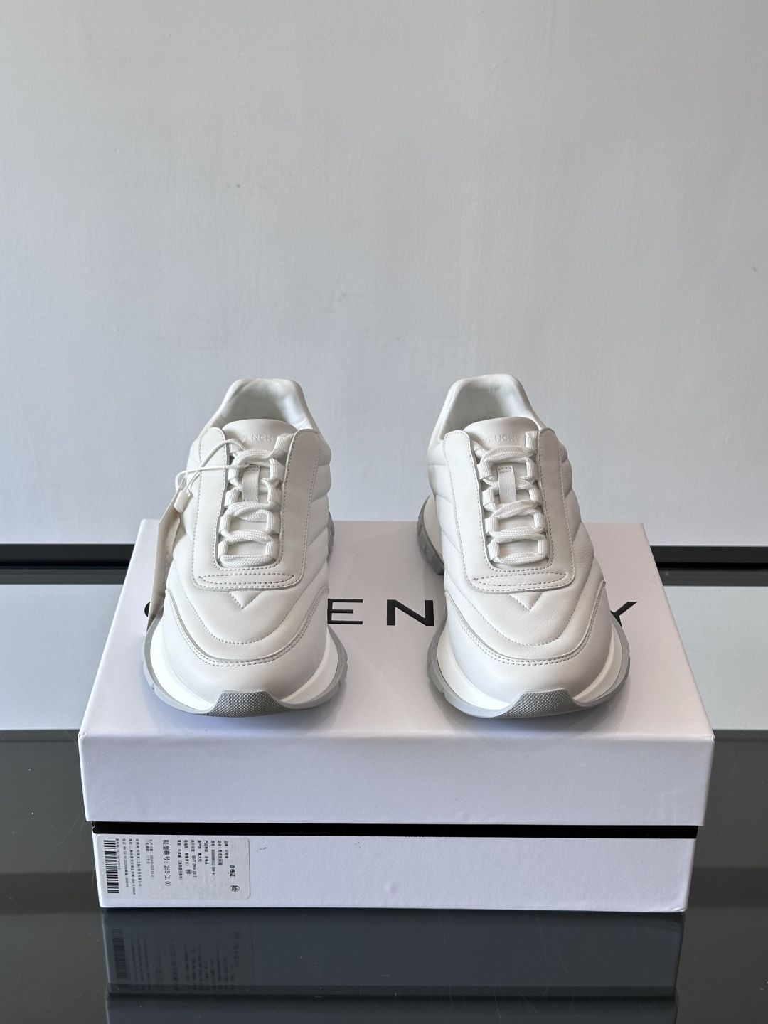 GIVENCH*纪梵希全新系列男鞋通体牛皮设计 易打理✅鞋带才用弹力设计 易穿着✅脚感好✅ 超轻盈✅包裹