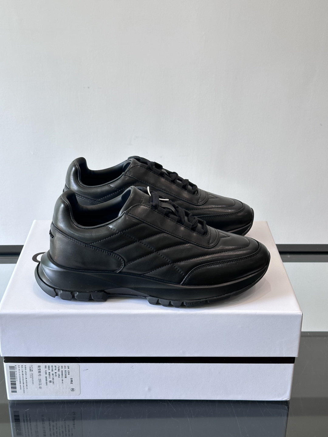 GIVENCH*纪梵希全新系列男鞋通体牛皮设计 易打理✅鞋带才用弹力设计 易穿着✅脚感好✅ 超轻盈✅包裹