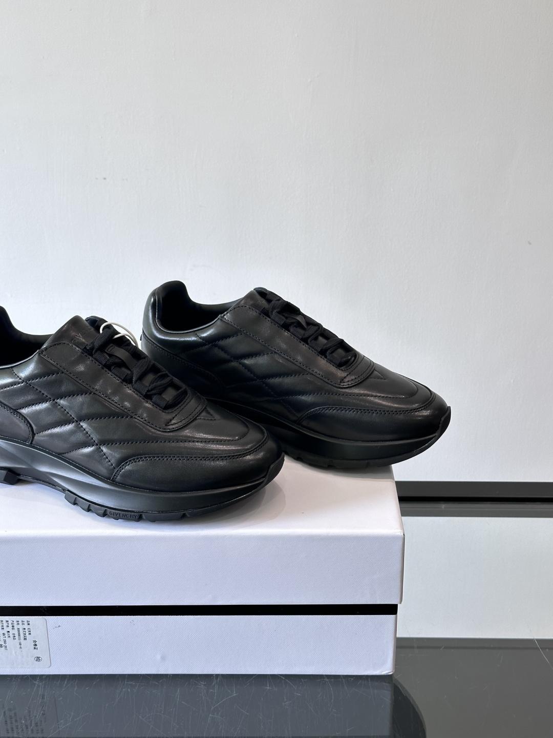 GIVENCH*纪梵希全新系列男鞋通体牛皮设计 易打理✅鞋带才用弹力设计 易穿着✅脚感好✅ 超轻盈✅包裹