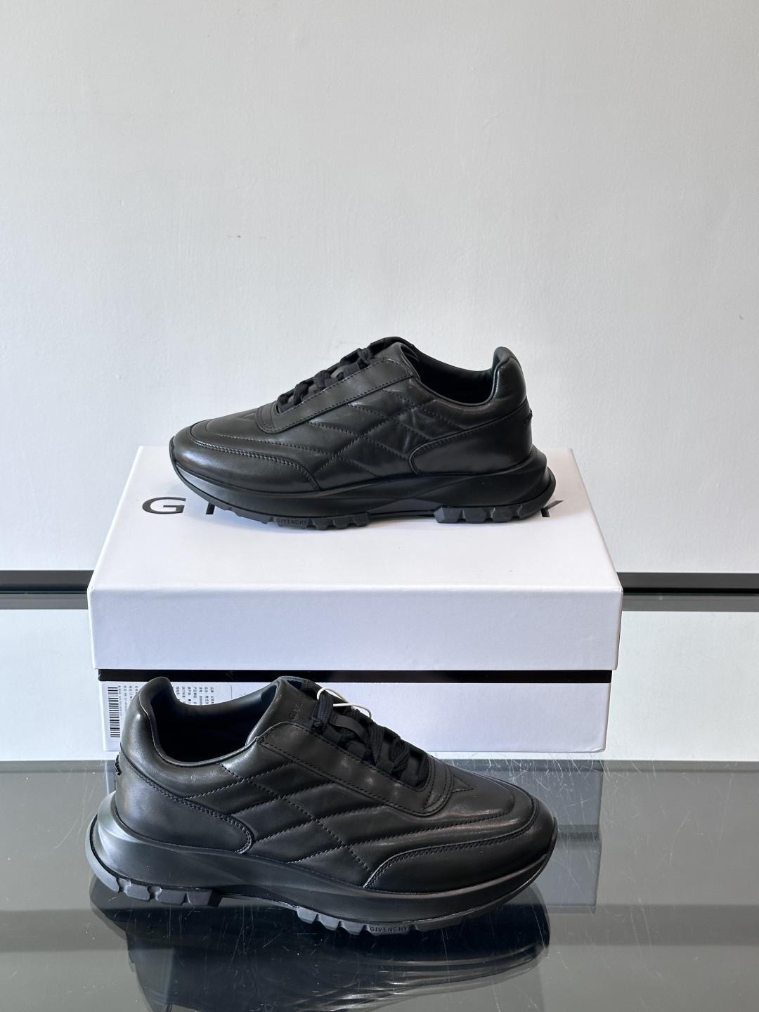 GIVENCH*纪梵希全新系列男鞋通体牛皮设计 易打理✅鞋带才用弹力设计 易穿着✅脚感好✅ 超轻盈✅包裹