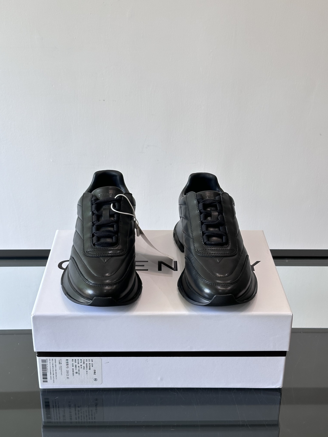 GIVENCH*纪梵希全新系列男鞋通体牛皮设计 易打理✅鞋带才用弹力设计 易穿着✅脚感好✅ 超轻盈✅包裹