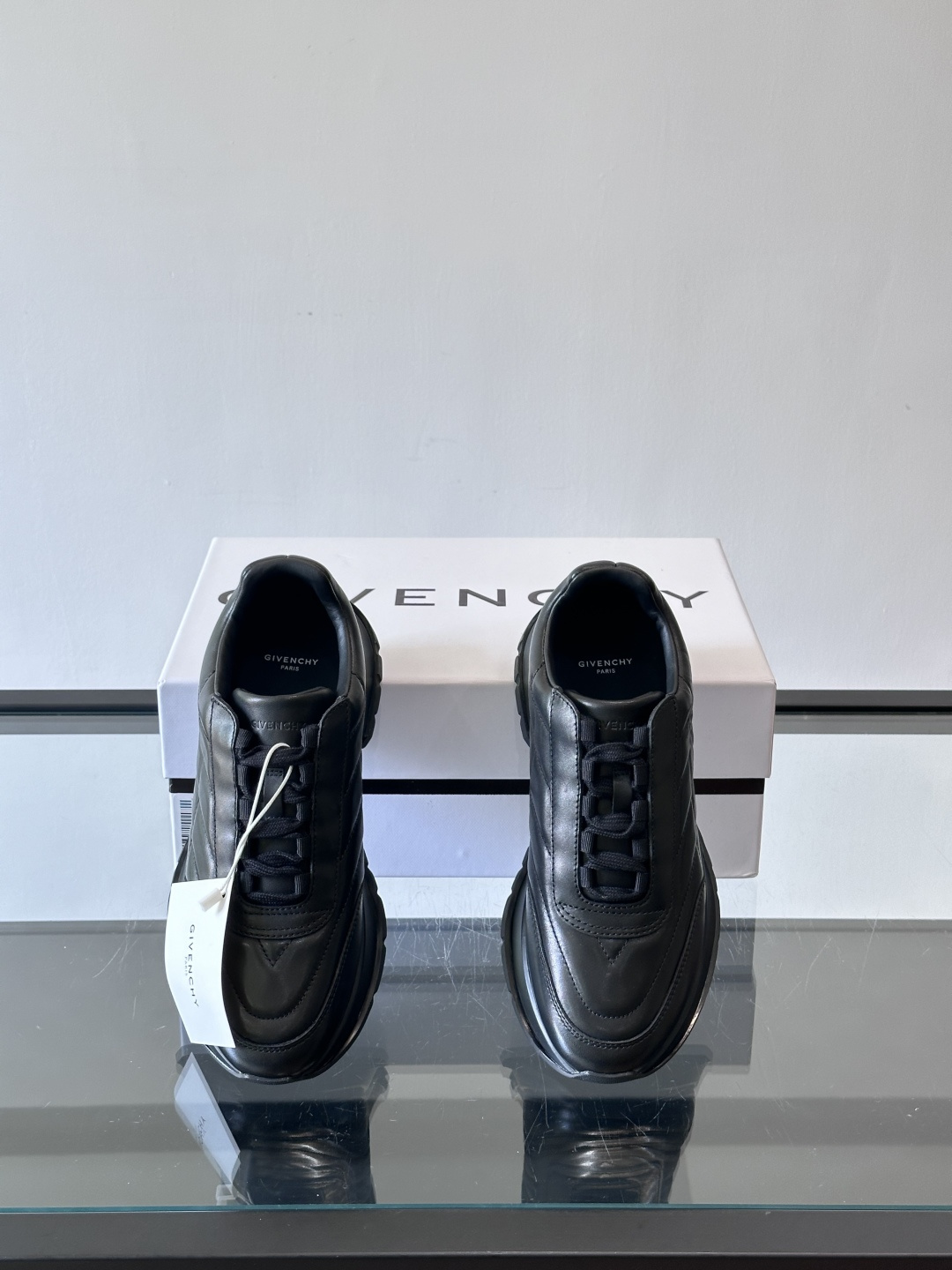 GIVENCH*纪梵希全新系列男鞋通体牛皮设计 易打理✅鞋带才用弹力设计 易穿着✅脚感好✅ 超轻盈✅包裹