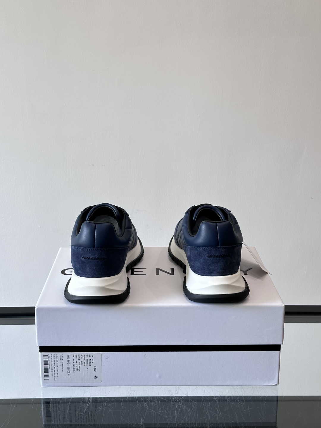 GIVENCH*纪梵希全新系列男鞋通体牛皮设计 易打理✅鞋带才用弹力设计 易穿着✅脚感好✅ 超轻盈✅包裹