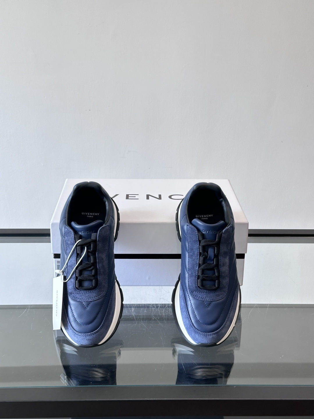 GIVENCH*纪梵希全新系列男鞋通体牛皮设计 易打理✅鞋带才用弹力设计 易穿着✅脚感好✅ 超轻盈✅包裹