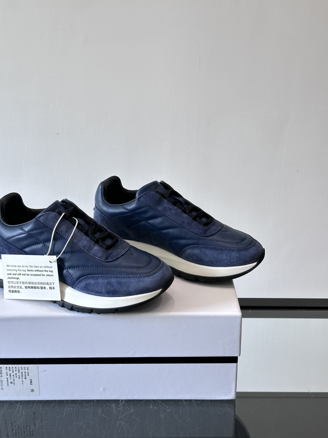 GIVENCH*纪梵希全新系列男鞋通体牛皮设计 易打理✅鞋带才用弹力设计 易穿着✅脚感好✅ 超轻盈✅包裹