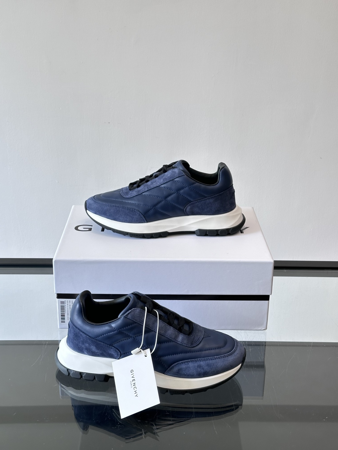 GIVENCH*纪梵希全新系列男鞋通体牛皮设计 易打理✅鞋带才用弹力设计 易穿着✅脚感好✅ 超轻盈✅包裹