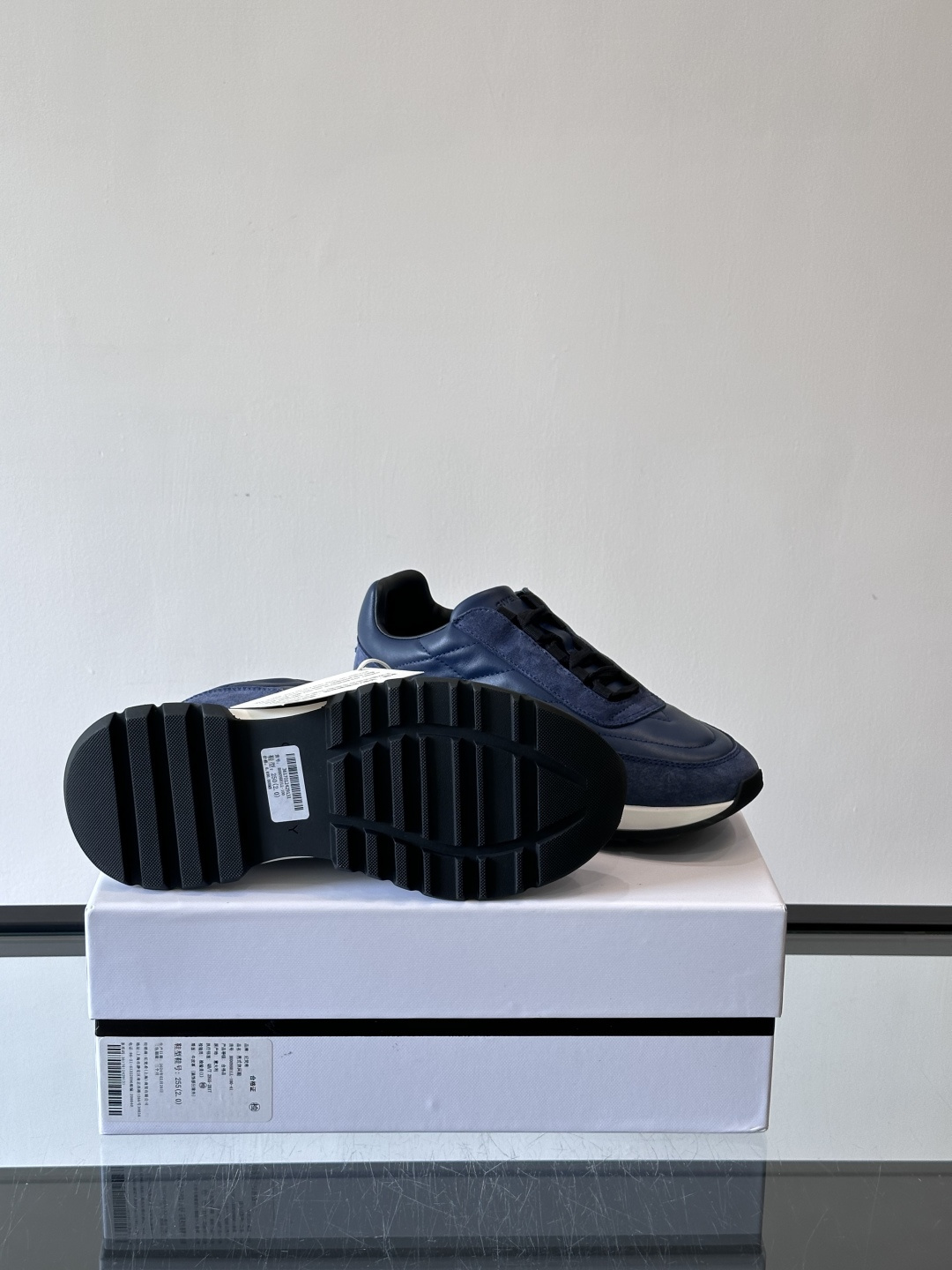 GIVENCH*纪梵希全新系列男鞋通体牛皮设计 易打理✅鞋带才用弹力设计 易穿着✅脚感好✅ 超轻盈✅包裹