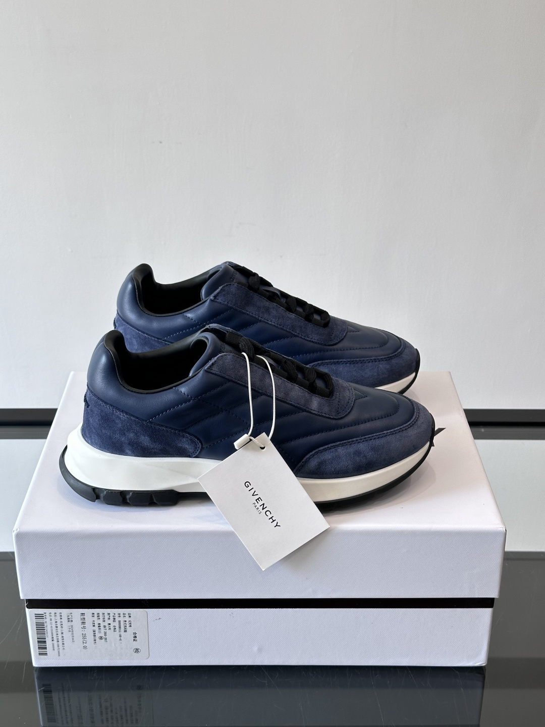 GIVENCH*纪梵希全新系列男鞋通体牛皮设计 易打理✅鞋带才用弹力设计 易穿着✅脚感好✅ 超轻盈✅包裹