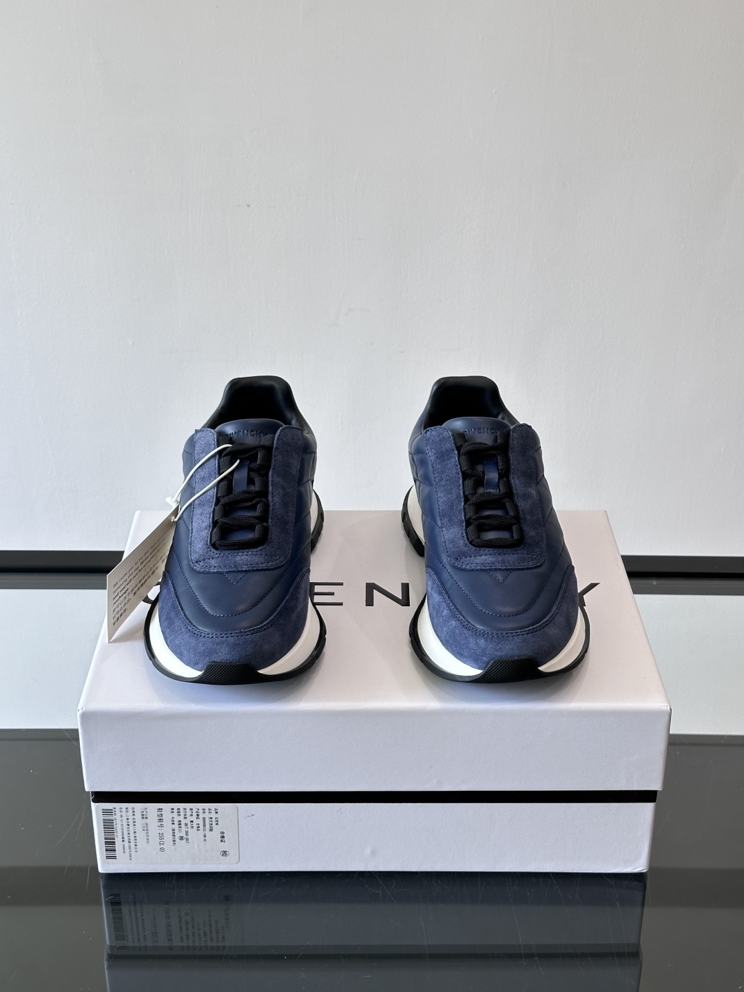 GIVENCH*纪梵希全新系列男鞋通体牛皮设计 易打理✅鞋带才用弹力设计 易穿着✅脚感好✅ 超轻盈✅包裹