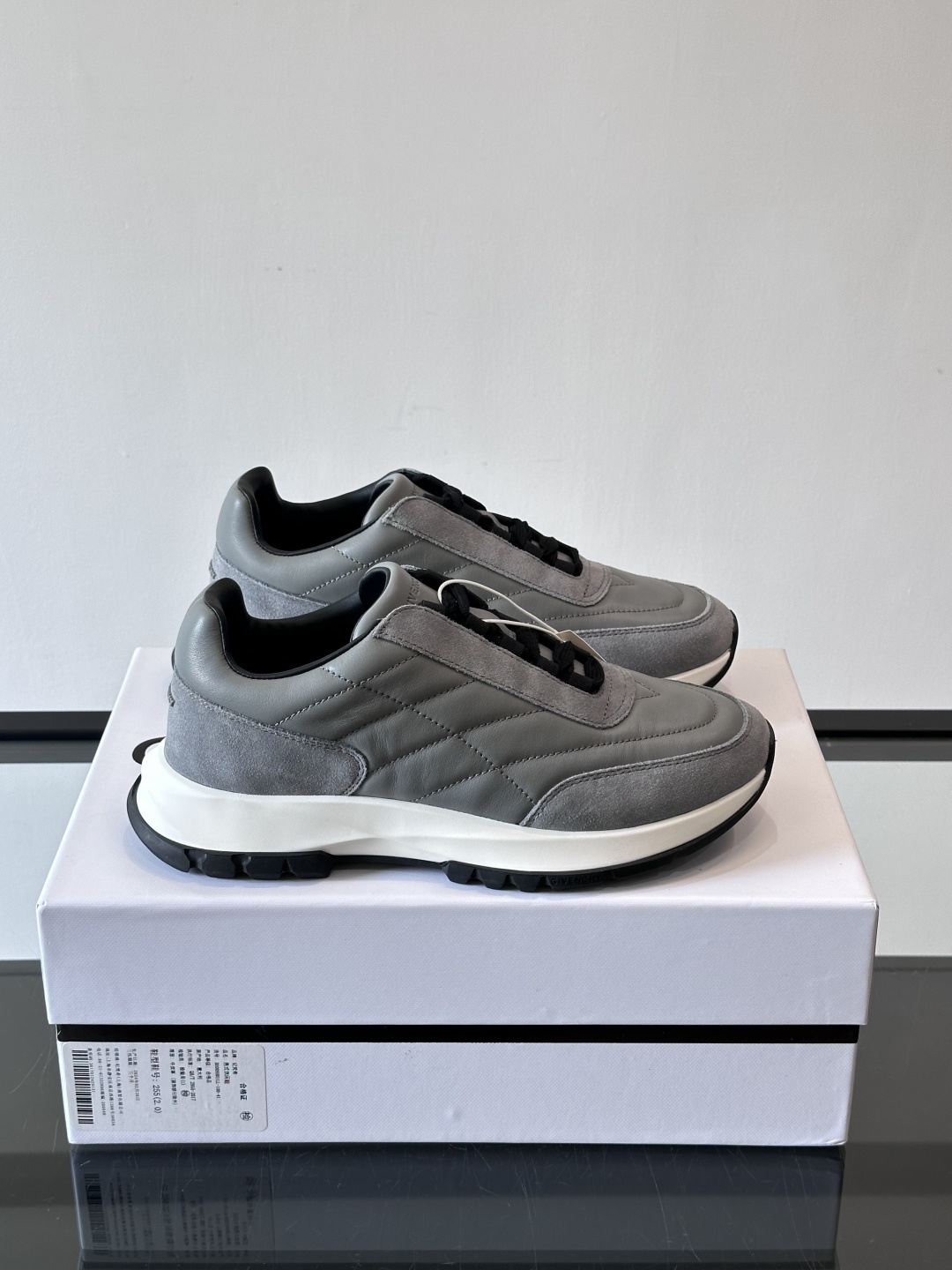 GIVENCH*纪梵希全新系列男鞋通体牛皮设计 易打理✅鞋带才用弹力设计 易穿着✅脚感好✅ 超轻盈✅包裹