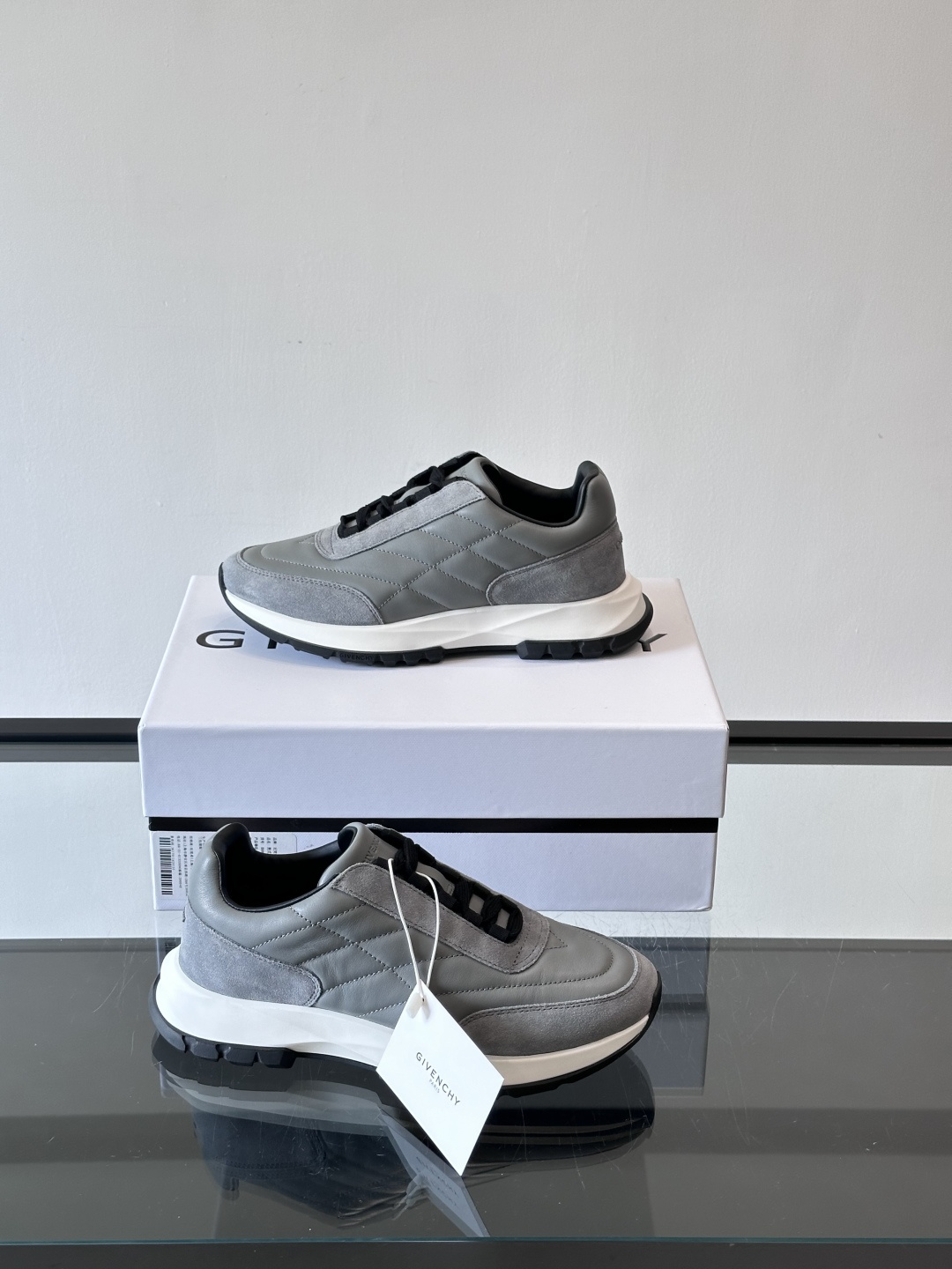 GIVENCH*纪梵希全新系列男鞋通体牛皮设计 易打理✅鞋带才用弹力设计 易穿着✅脚感好✅ 超轻盈✅包裹