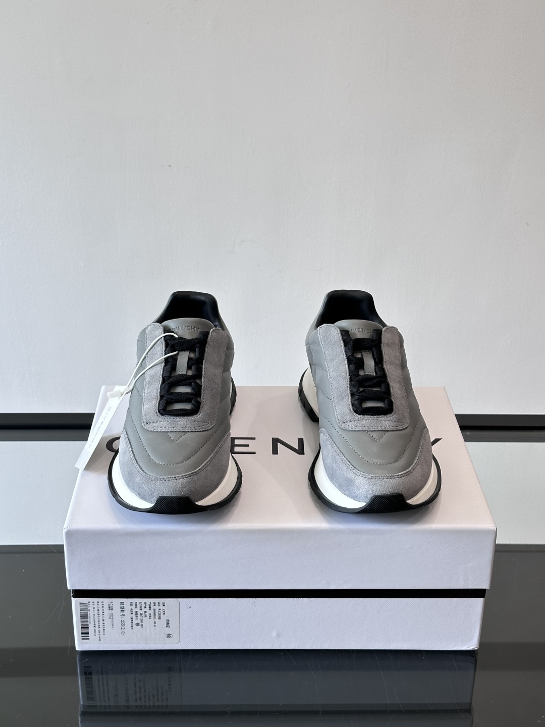 GIVENCH*纪梵希全新系列男鞋通体牛皮设计 易打理✅鞋带才用弹力设计 易穿着✅脚感好✅ 超轻盈✅包裹