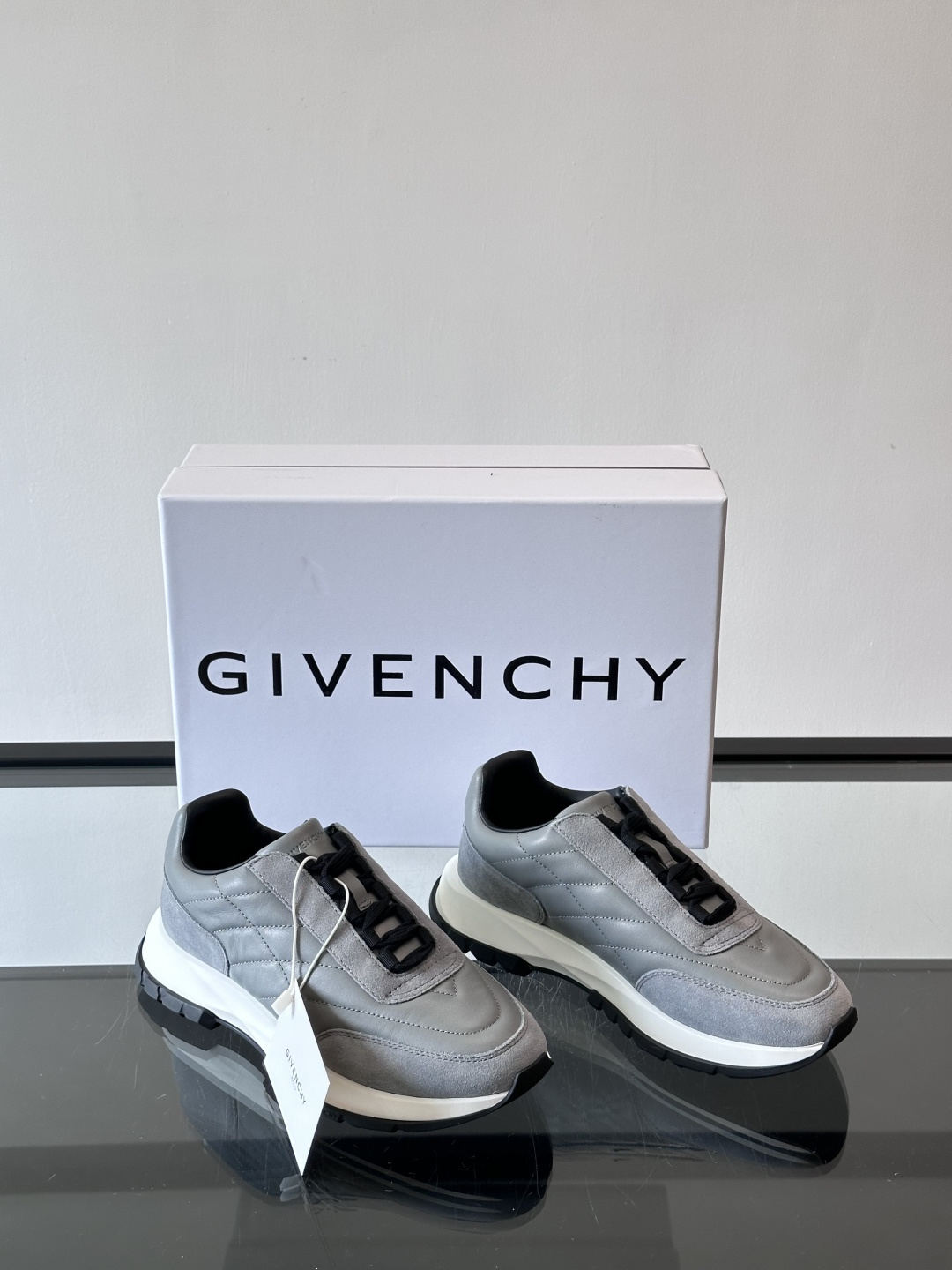 GIVENCH*纪梵希全新系列男鞋通体牛皮设计 易打理✅鞋带才用弹力设计 易穿着✅脚感好✅ 超轻盈✅包裹